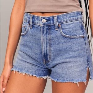 Abercrombie The Mom Short High Rise